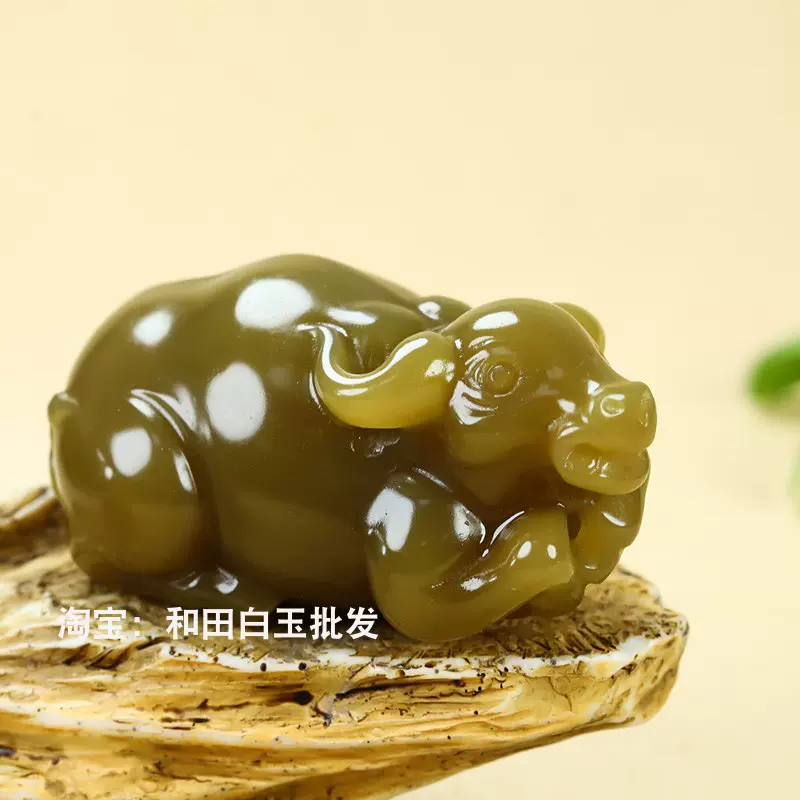 和田玉牛手把件新疆玉糖料扭转乾坤玉牛手玩件玉石生肖牛把件挂件