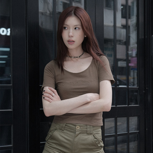 nomnonnomme casual retro embroidered low-neck fit short-sleeved T-shirt