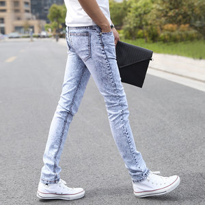 Snow -white light -colored jeans casual men's pants in summer thin small feet slim Korean version of trendy boys trousers
