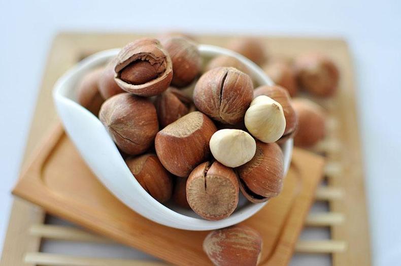 挑选营养榛子，果肉颗颗饱满(图1)