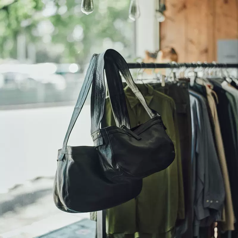 CCU NEWS PAPER BAG シーシーユー　レザーショルダーバッグ CCU NEWS PAPER BAG CCU NEWS PAPER BAG シーシーユー レザー