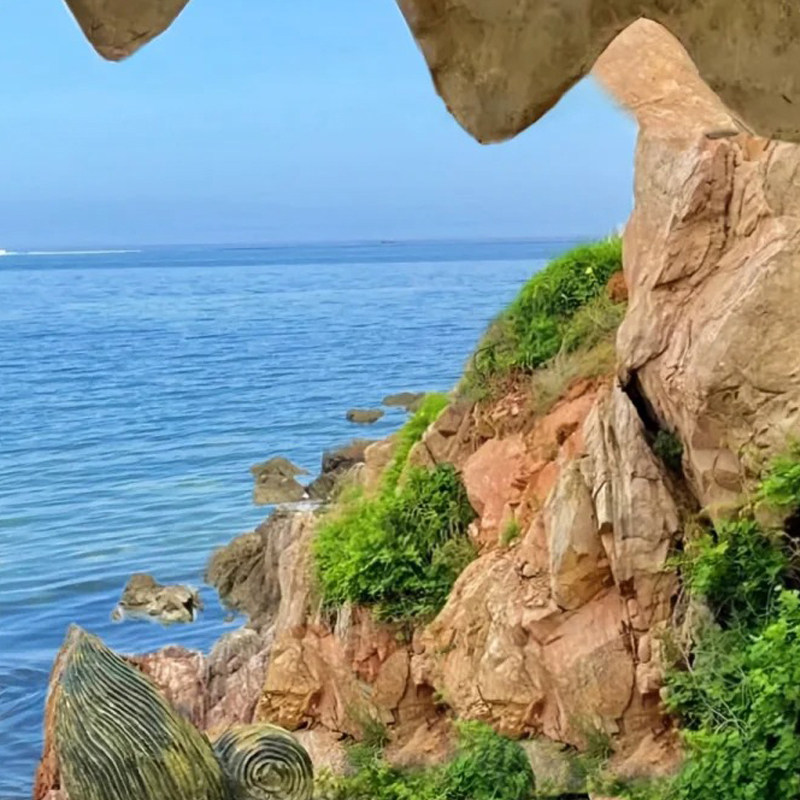 烟台养马岛果冻海+渔人码头+东炮台+烟台山+朝阳街,打卡入海铁轨