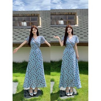 
Fat mm temperament floral V-neck huge good-looking dress female summer new small pure waist waist beautiful long dress