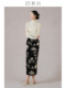 Shibai picking up white original Chinese magnolia half skirt autumn and winter black temperament, commute, elegant bi -flower skirt
