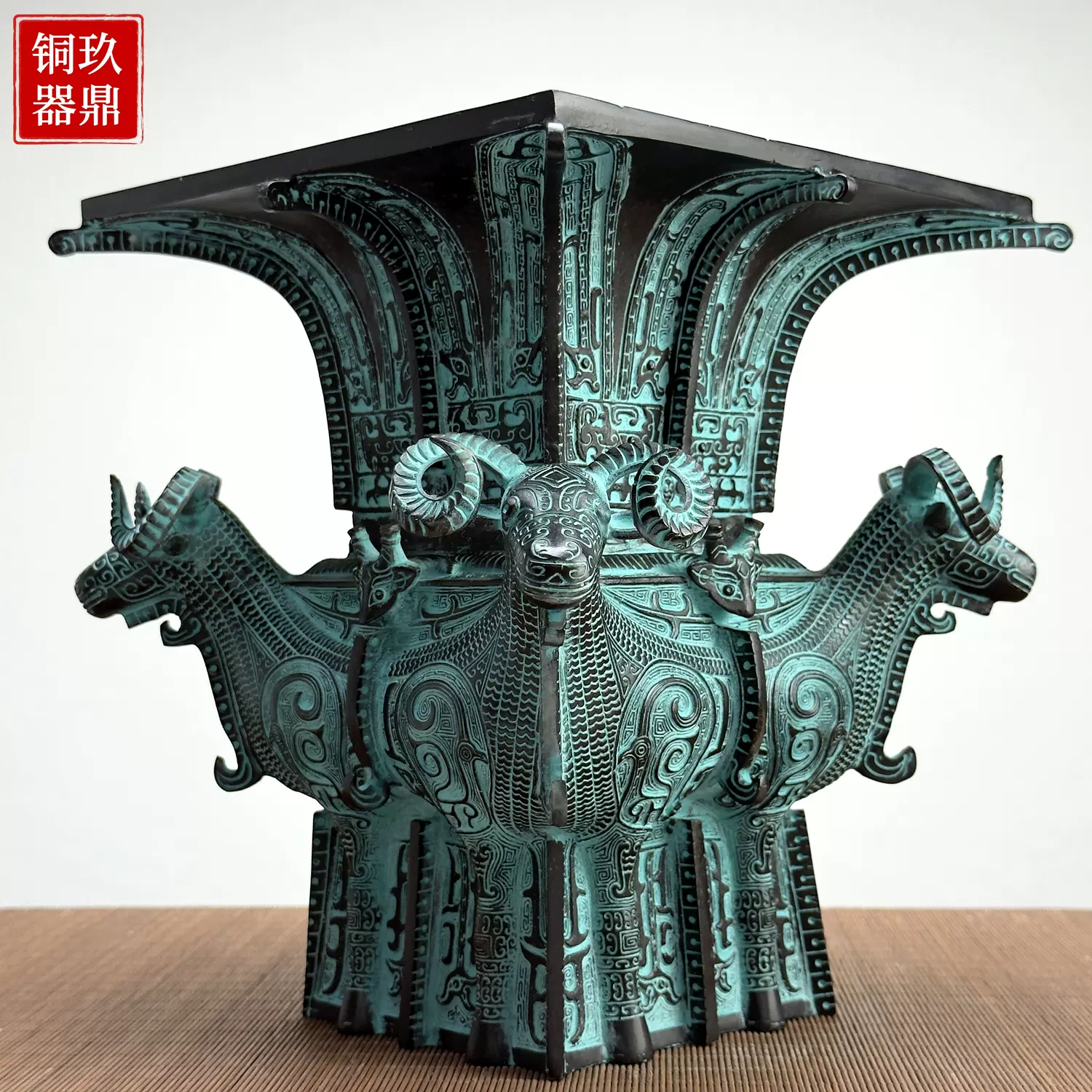 仿古青铜器摆件四羊方尊酒樽酒器古玩铜工艺品摆件影视道具收藏