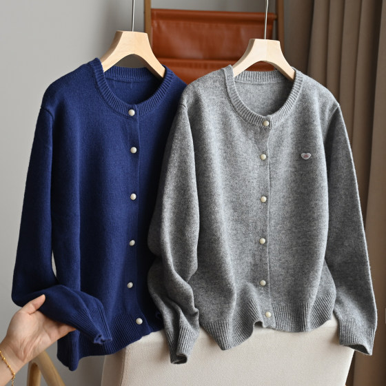 
Off-season special offer is not helpful. Women's round neck nail label wool cardigan knitted top coat. Autumn and winter style. Women's clothing.