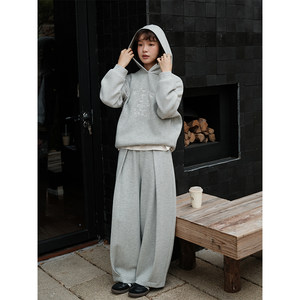 
Botanique Retro Cafe Sheep Wool Embroidered Air Layer Sweatshirt Pants Set