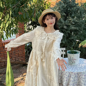 
A beautiful mesh lace doll big lapel fairy dress with high waist slim embroidered girl bottoming skirt