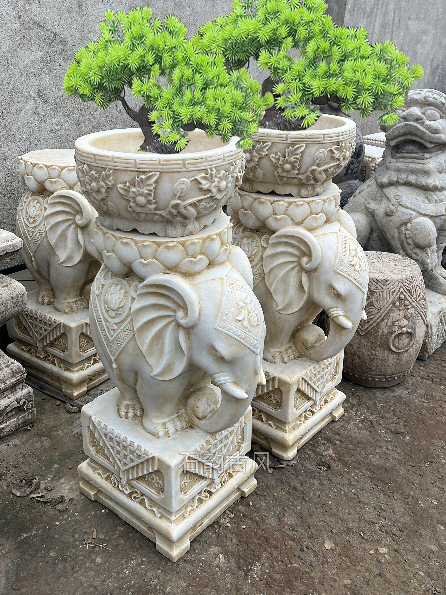 白い大理石の柱、石の台座、花台 - 中国風ガーデンオーナメント