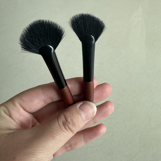 
Cangzhou mini round fan-shaped highlight brush residual powder brush brightening brush super soft animal hair wool makeup brush tool