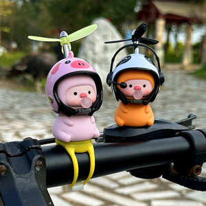 Cute Pig Duck Duck Duck Vehicle Lauret Scroll Helmet Bicycle Electric Vehicle Motorcycle Decoration Accessories Small Pendant
