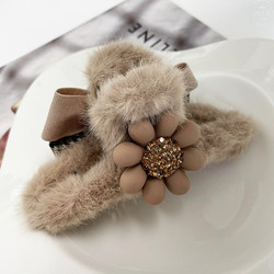 Autumn and Winter Plush Hair Accessories, Cute Bear Shark Clip, Double-Sided Hair Clip, Fairy-Like Niche Flower Claw Clip for the Back of the Head
