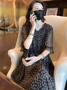 
Dress Women 2026 Summer New High-End Georgette Loose Age-Reducing Ladies Belly Covering Chiffon Temperament Long Dress