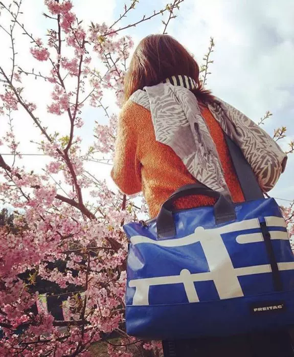 【メリーポール】FREITAG MOSS F304トートバッグ 青 銀 F304 MOSS LAPTOP BAG SMALL - @freitaglab @freitagjapan