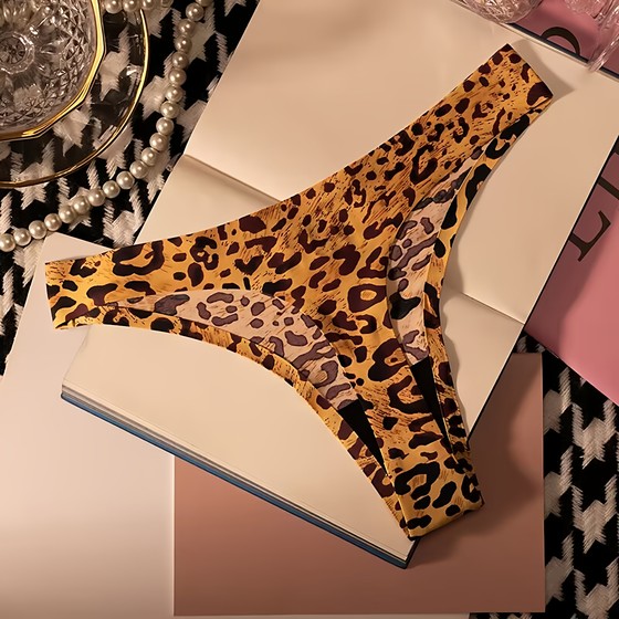 One-piece ice silk traceless fitness skin-friendly thong for women low waist hot leopard print large size sports peach hip shorts