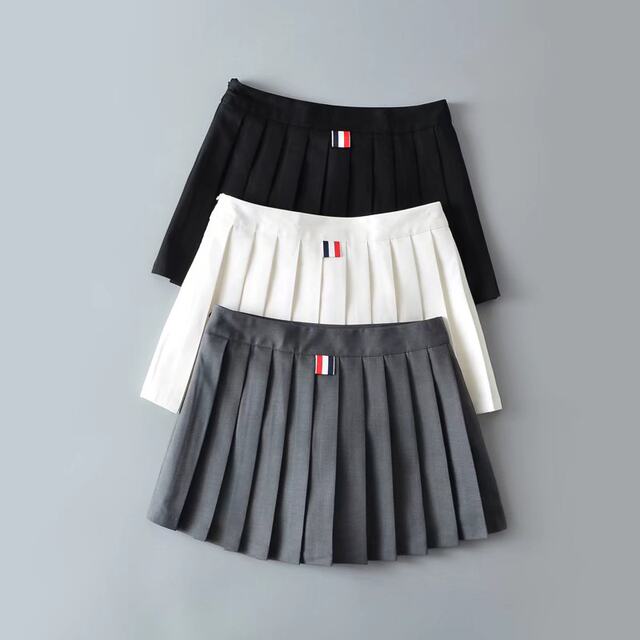 2023 autumn TB ultra-short pleated skirt short front and long back anti-exposure high waist slimming A-line half-body short skirt for women
