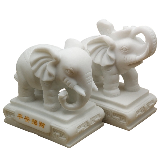 大理石。ゾウの背中の中にゾウ。さらにその中にもゾウ。計3重のゾウ　手彫り仕上げ 大理石。ゾウの背中の中にゾウ。さらにその中にもゾウ。計3