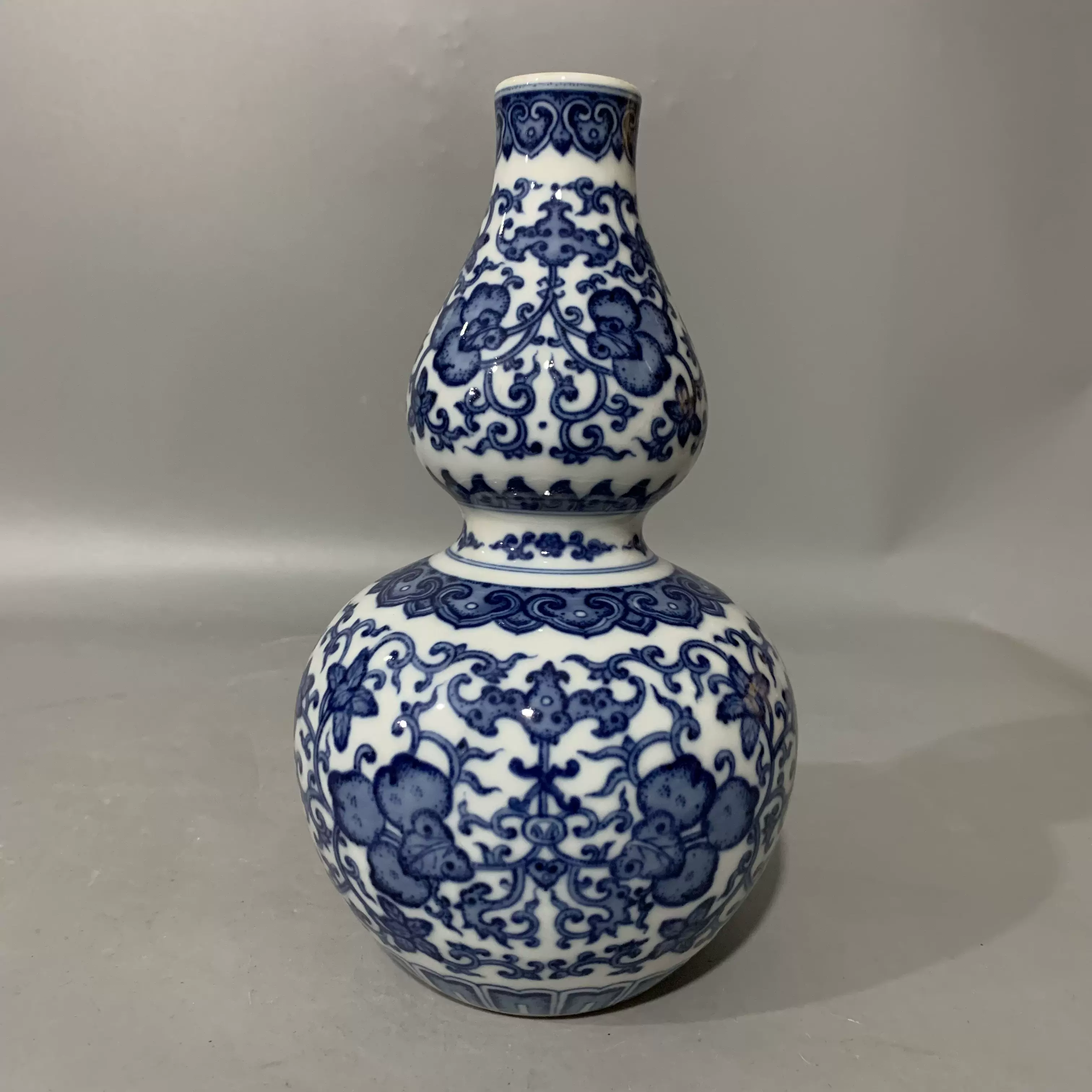 中国景徳鎮。大明成化底款，年代不明(清晚期 缠蓮枝