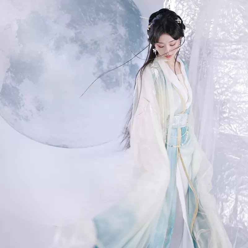 十三余小豆蔻儿[鹊声·西窗探雪]2023新款白色织金马面裙套装女冬-Taobao