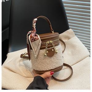 
Bags 2025 winter new popular women's bag bucket bag crossbody bag fashion versatile portable plush bag