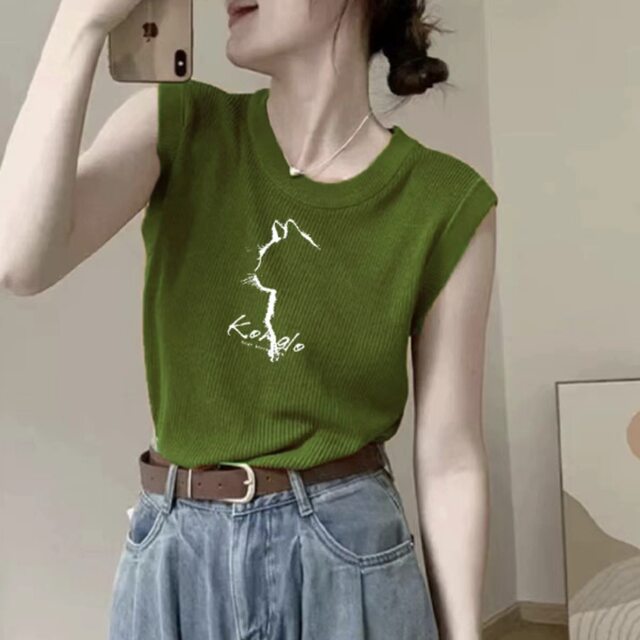 Green hot girl sleeveless vest for women in summer European goods shoulder top design niche thin ice silk knitted T-shirt
