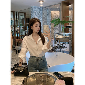 
[Daydream in Paris] High-ranking literary sister Ruth is a smart-looking pony cotton shirt/jeans