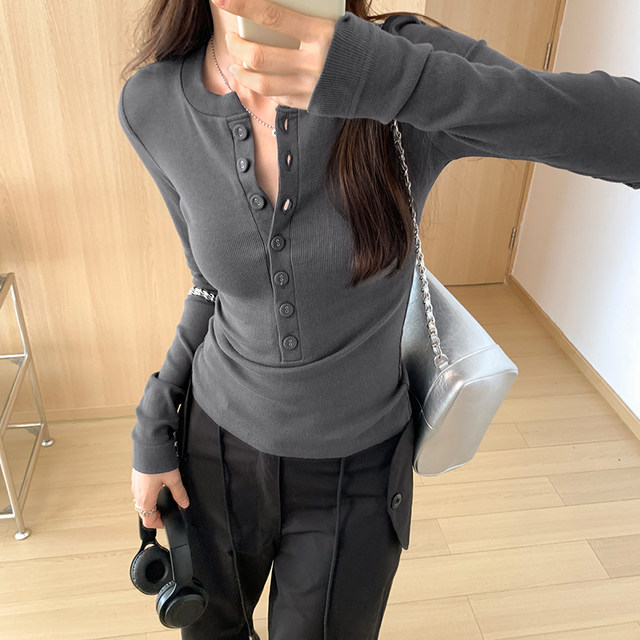Hot mom goes out to breastfeed long-sleeved T-shirt as base spring and autumn new V-neck slimming design postpartum breastfeeding top
