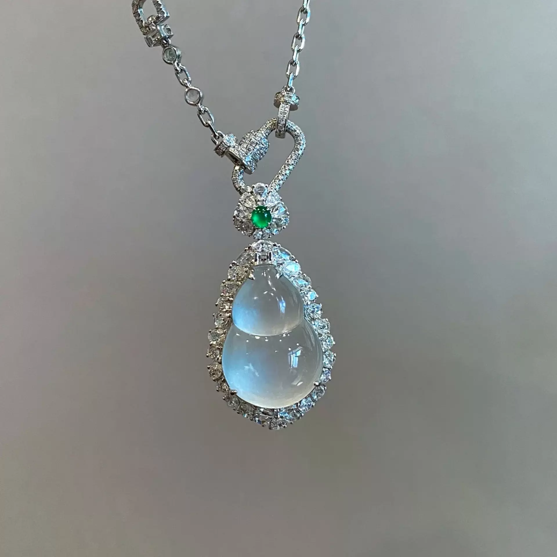 金18Kゴールド金製、無処理糯冰種天然本翡翠、翡翠の平安扣ペンダント 金18Kゴールド金製、無処理糯冰種天然本翡翠、翡翠の平安