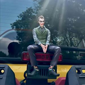 Roof clown Heath Ledger sitting posture doll car doll near anti-cannon radar car rear car outer decoration