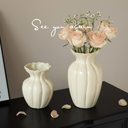 Ceramic Vase with a High-End Vintage White French-American Style, Suitable for Living Room Hydroponic Arrangements, Flower Arrangements, and Cream-Style Decoration