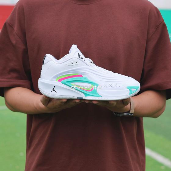 
Nike JORDAN LUKA 3 Doncic 3 Generation AJ Nike Men's Cushioning Practical Basketball Shoes HQ5055-107