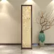 Căn hộ nhỏ kiểu Trung Quốc mành gỗ nguyên khối ngăn lối vào phòng khách chặn cửa ra vào và đối diện với cửa ra vào, nhẹ nhàng, sang trọng và cực kỳ hẹp.