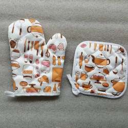 Insulated gloves for oven baking, anti-scalding, heat-insulating and high-temperature resistant