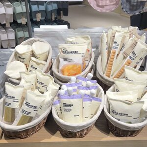 
MUJI Pet Toys Pet Supplies Snacks Styling Cute Cats and Dogs Toys Counter Genuine New Products