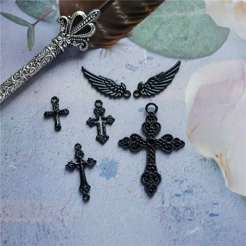 浮雕黑色十字架暗黑翅膀diy耳環手錬項鏈配件手機保護殼盲盒