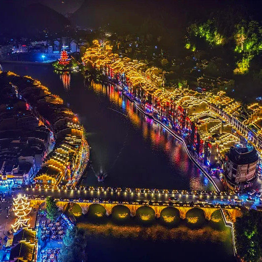 私家团·贵州梵净山5天【隐奢秘汤石阡温泉+苗寨全夜景吊脚楼】