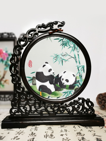 蜀绣熊猫双面绣工艺品|中国风摆件|成都纪念品|送老外礼物