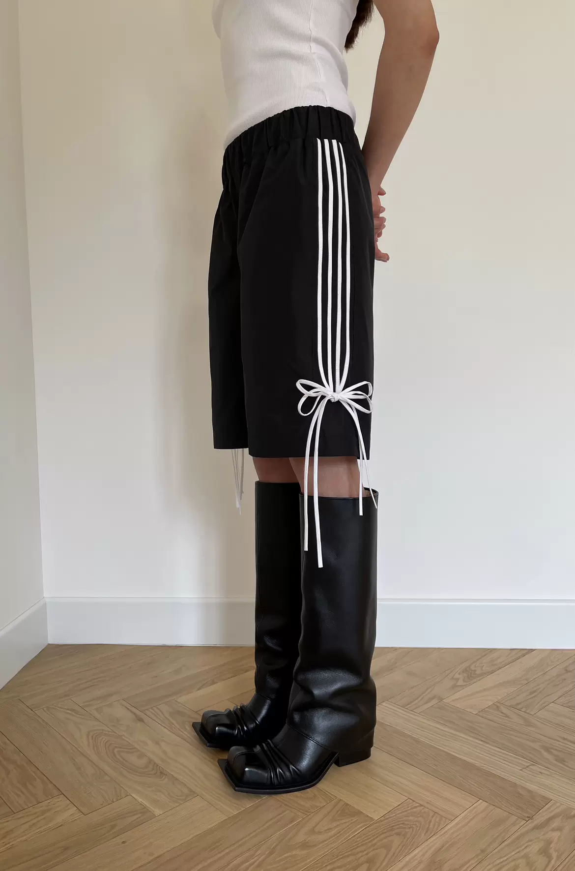 Yori Sport 5stripedenim破坏水洗牛仔侧条纹长裤