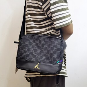 
Jordan Printed Crossbody Bag Nike Genuine Shoulder Bag Men and Women New Sports Bag AJ Outdoor Leisure Bag