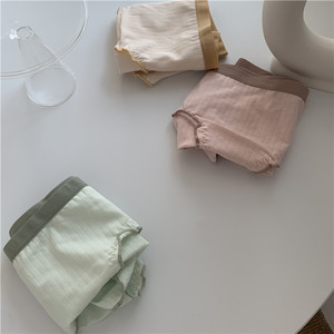 Valuable and soft, wearing a wooden ear, cotton panties, low -waisted students in the triangle Japanese letters, fat times, fat times
