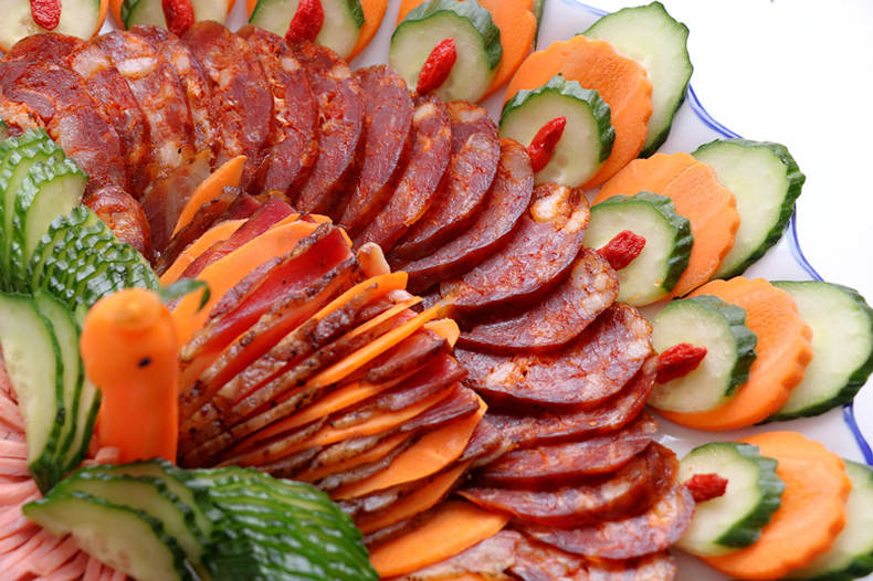 好吃好看的腊肠花式冷拼,待客首选