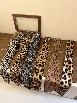 
Leopard print scarf women's new American retro leopard print neck strap millennium hot girl style thin silk scarf decorative scarf