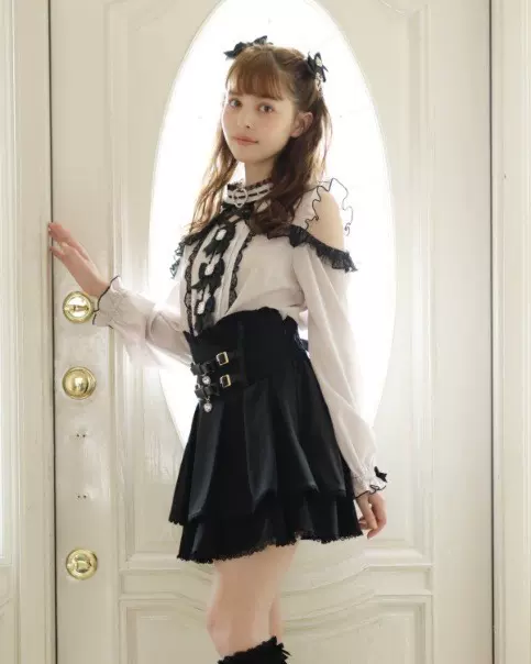 國現日本代購Liz Lisa地雷系量產型三連蝴蝶結項圈設計露肩襯衫-Taobao 