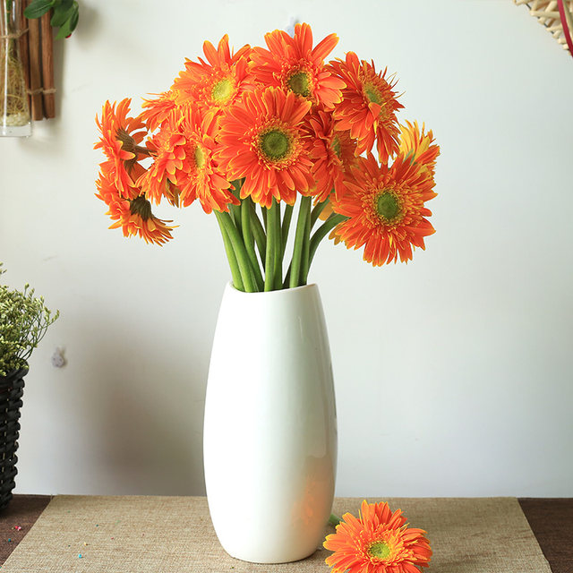 Directly shipped gerbera flowers in Kunming base in Yunnan Province, Yizha Express household flower arrangement to help the flower
