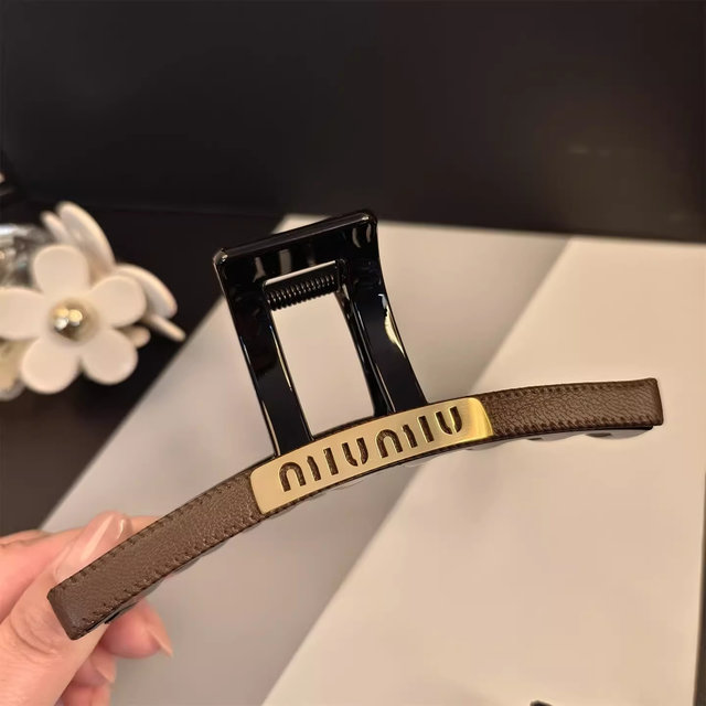 Zhao Lusi's same style of hair clip for women 2025 new style large shark clip for hair on the back of the head, high volume and high-end hair clip