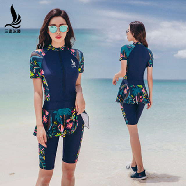 Sanqi swimsuit women one-piece flat-angle skirt style conservative slimness gathering Korean large-size half-sleeved sports hot spring swimming suit