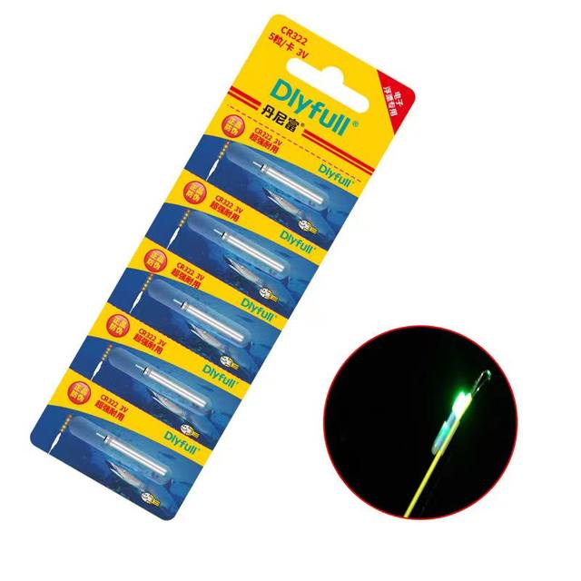 Set 10 Attrezzi da Pesca Notturni con Galleggiante LED Richiede