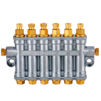 Driven injection molding machine processing center oil circuit allocation device
