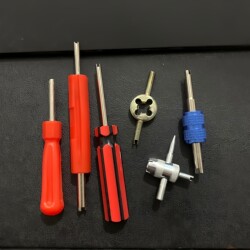 Car Tire Deflation Tool Portable Bicycle Valve Core Wrench Key Car Air Conditioning Tire Deflation Needle