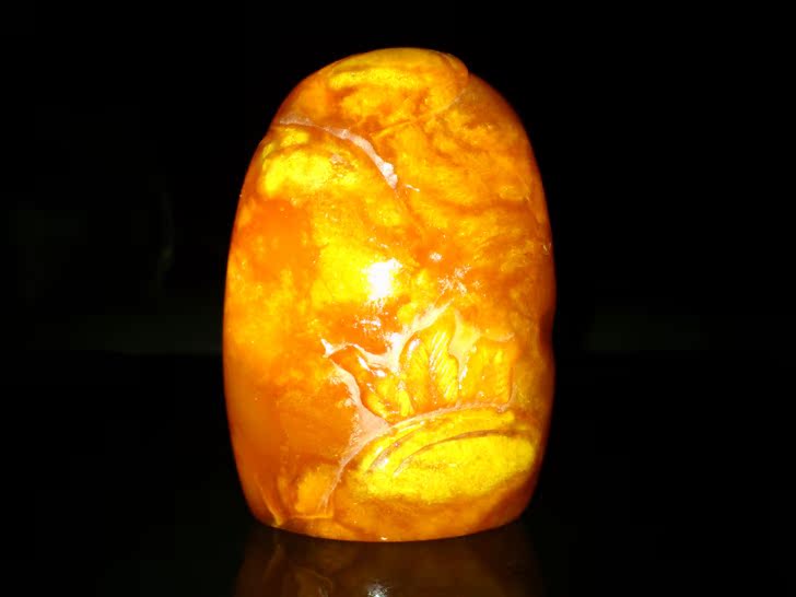 {红灯笼}寿山田黄石摆件(红田),红筋,萝卜丝呈树枝状!重量186g